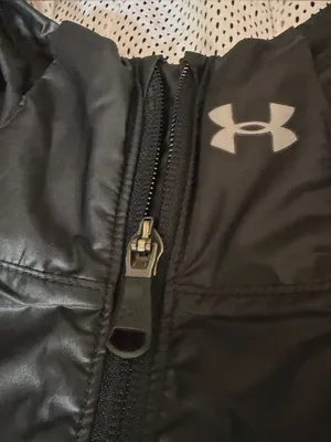 Under Armour Run True Hooded Running Vest Womens S Black Full Zip 1290900 thumbnail 3