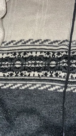 Sweater Size M thumbnail 2