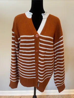Brown Stripe Button thumbnail 1