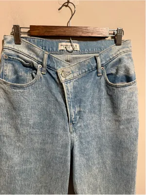 Abercrombie & Fitch 90s Straight Ultra High Rise Jeans Light Crossover 29 (8R) thumbnail 3