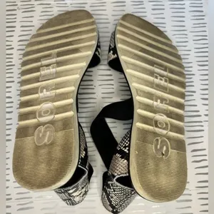 Sorel Ella Sandal Womens 7 Black‎ White Snakeskin Print Elastic Strappy Flat thumbnail 6