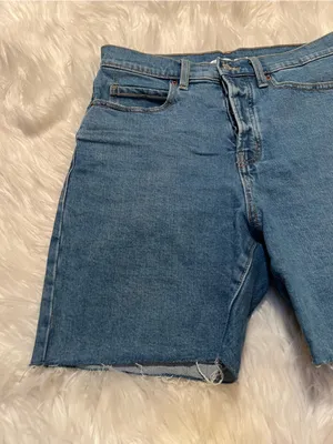 Old Navy Women's Size 8 Sky-Hi Denim Short Medium Wash Jasmine 7" Clean thumbnail 3