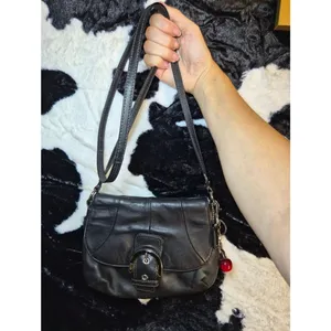 Vintage COACH Soho Leather Crossbody Bag Black Purse Flap Buckle With Charm Y2K thumbnail 4