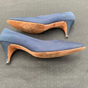 💙 Vintage 1950s or 60s Saks Fifth Avenue Fenton Last Size 7 Navy Blue Kitten Heels Pumps 💙 thumbnail 10