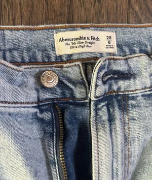 Abercrombie High-Rise Jeans thumbnail 2