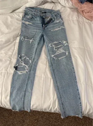 American Eagle Strigid Mom Jeans thumbnail 1