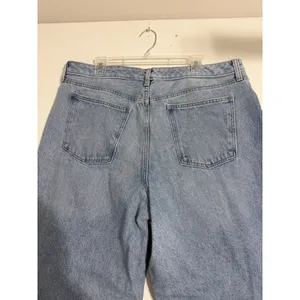 Universal Thread 90s Baggy Distressed Light Wash High Rise Wide Leg Jeans Blue thumbnail 10