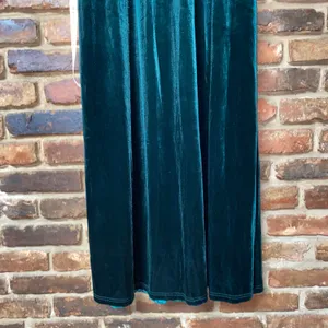 NWT Lulus Classic Elegance Emerald Velvet Sleeveless Mock Neck Maxi Dress Medium thumbnail 5