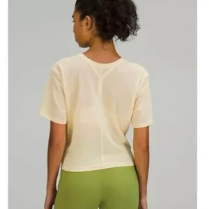 Lululemon Size 8 Lightweight Mesh Reversible Yoga Tee T Shirt Prosecco Beige thumbnail 2