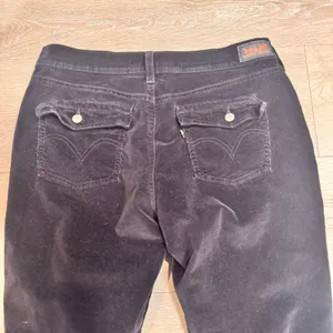 Levi's 515 Boot Cut Corduroy‎ Pants Womens Size 12 M Black Flat Pocket thumbnail 3