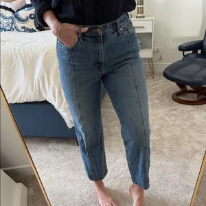 Universal Threads Women's vintage straight leg medium wash Blue Jeans thumbnail 8