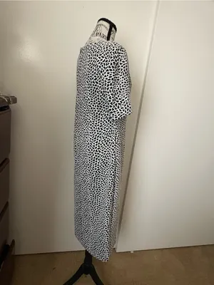 Maggy London Black and White Patterned Midi Dress thumbnail 4