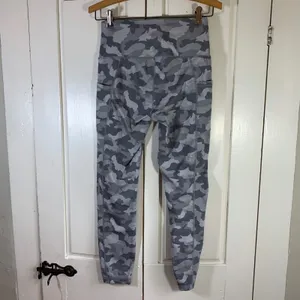 Yogalicious Lux Camo Leggings High Waist Pockets Athleisure Activewear‎ Size S thumbnail 2