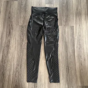 Black Faux Leather Quilted Leggings Large Moto High rise thumbnail 4