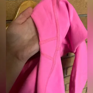Lululemon Cropped Athletic Leggings Bright Bubblegum Pink Size 6 thumbnail 5