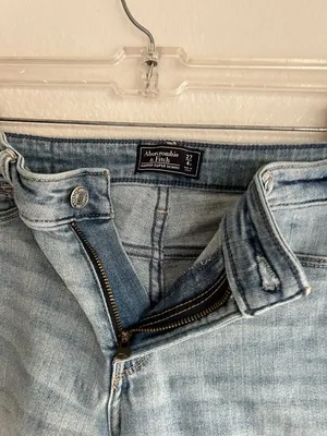 Abercrombie & Fitch Harper Low-Rise Floral Embroidered Jean Shorts Size 27 thumbnail 3