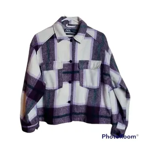 ✨HP✨Zara purple plaid cropped shacket over shirt✨ thumbnail 6