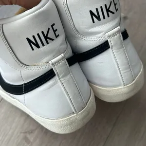 Nike Blazer Mid '77 Women's- Size 7 White/ Black  Blazer thumbnail 2