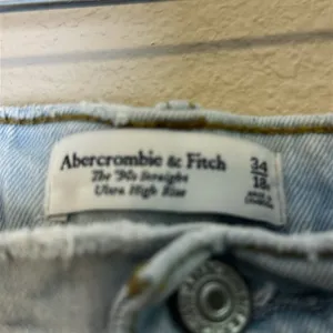 Abercrombie & Fitch The 90’s straight ultra high rise‎ jeans Size 18 Short NWT thumbnail 6