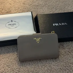 Prada Wallet thumbnail 1