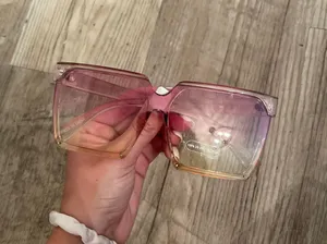 Sunglasses thumbnail 1