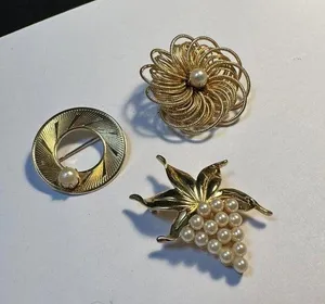 Lot Of 3 Gold Tone Brooch Pins Faux Pearl thumbnail 1