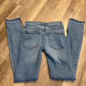 Free People Light Wash Raw Hem Side Slit Skinny Jeans W24 Y2K Inspired thumbnail 2