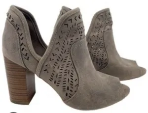 ⁠Fergalicious by Fergie Wrangle Ankle Boots Booties Doe Tan Women's Size 10 NEW⁠ thumbnail 1