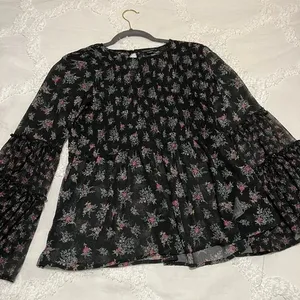 American Eagle Dark Floral Smocked Bell Sleeve Top Whimsigoth Fairy 70s Blouse M thumbnail 7
