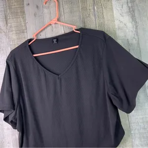 Shein Curve 4XL Cropped Ribbed V-Neck Short Sleeve Black Top thumbnail 2