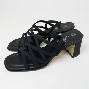 Vintage Y2K Fioni Black Elastic Strappy Heels thumbnail 5