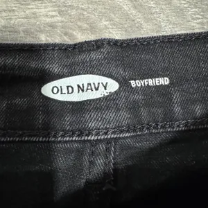 Old Navy Boyfriend Black Distressed‎ Denim Shorts Raw Hem Womens Size 0 Mid Rise thumbnail 3