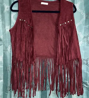 Meaveor Faux Suede Fringe Short Vest. EUC. Size Medium. Burgundy thumbnail 1