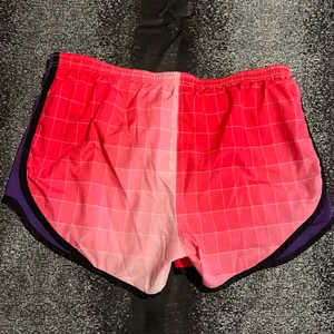 Womens medium Nike Dri Fit Running Shorts 3" w/built in liner thumbnail 4