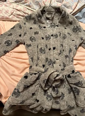 Victoria’s Secret Pink robe size xs/s pockets- Worn Once! Excellent Condition thumbnail 1