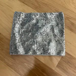 Urban Outfitters Silver sequin strapless shimmer y2k cropped metallic bandeau top thumbnail 2