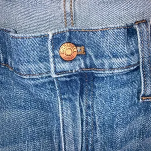 Madewell High Rise Slim Boyjean Women 32‎ Distressed Raw Hem Crop Medium Wash thumbnail 7