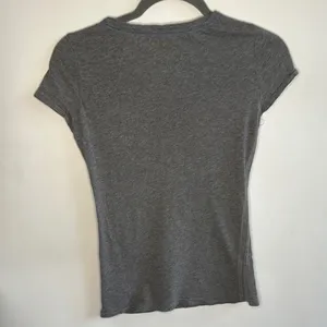 American Eagle Silver Gray Fitted Cap Sleeve Graphic Tee thumbnail 4