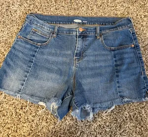 Old navy frayed hem jean shorts 12 thumbnail 1