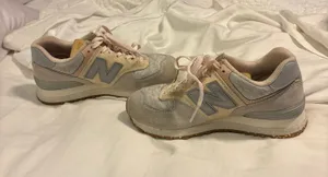 Pink and grey new balance shoes thumbnail 1