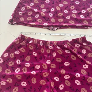 Thavata Women's Pink and black Lip Print Sleepwear Set size M thumbnail 3
