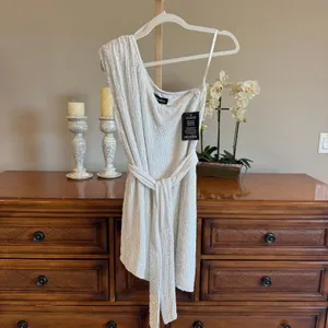 Retrofête Ella Sequin One Shoulder Mini Dress Moonglow White M NWT thumbnail 6