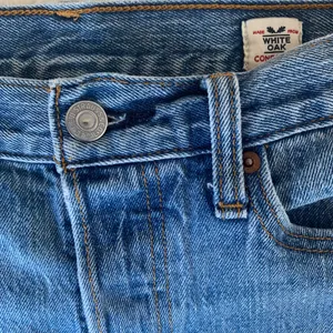Levi's White Oak Cone Raw Hem Denim Jeans in‎ Medium Blue Wash Button Fly thumbnail 4