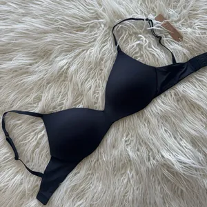 Skims Wireless Form Pushup Plunge Bra Onyx Size 32D thumbnail 3