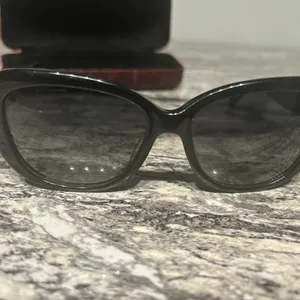 Vera Wang Black Sunglasses thumbnail 2