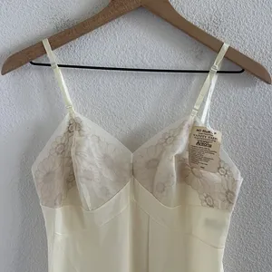 NWT Vintage Vanity Fair Slip Gown Neutral Cream Lightweight Small thumbnail 3