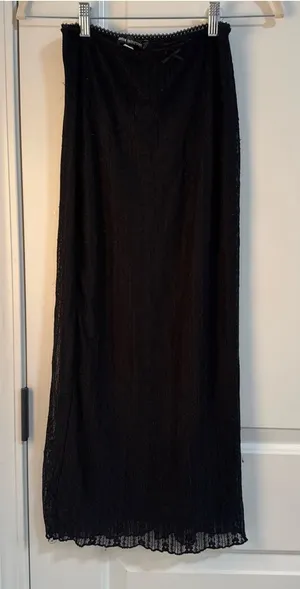 Urban Outfitters Black Lace-Overlay Midi Skirt thumbnail 1