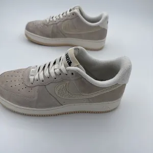 Nike Air Force 1 '07 SE Suede Phantom/Sand Drift Size 10 Women's DQ7583-001 thumbnail 4