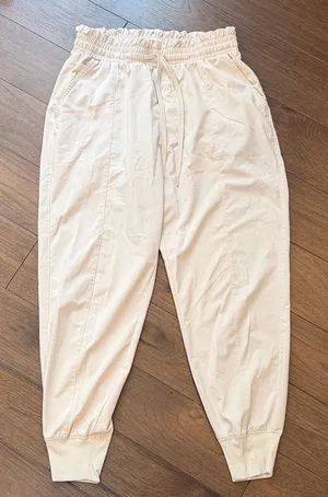 Abercrombie Cream Jogger Pants Size Medium C27-020 thumbnail 1