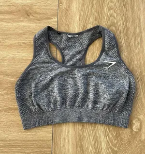 Gymshark sports bra thumbnail 1